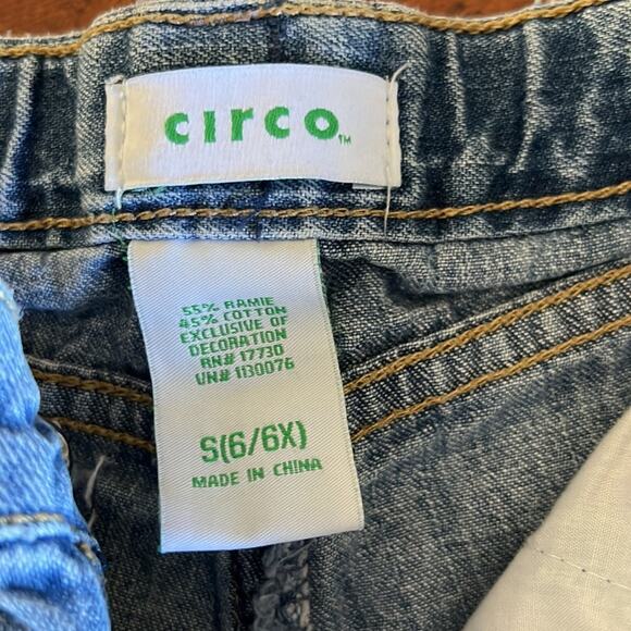 Circo Girls S 6/6X Blue Denim Jeans Shorts with Sequin and Embroidery - Picture 5 of 9